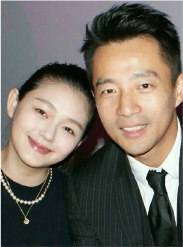 Wang Shaofei was exposed to cheating, wearing couple jewelry with the ...