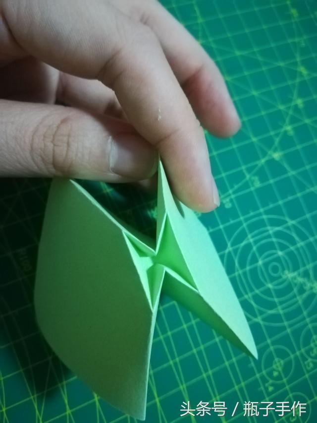 蝴蝶节礼物盒子的折法,怎么包礼物盒正方形蝴蝶结