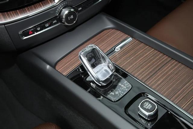 沃尔沃xc60报价及图片，售37.79万起