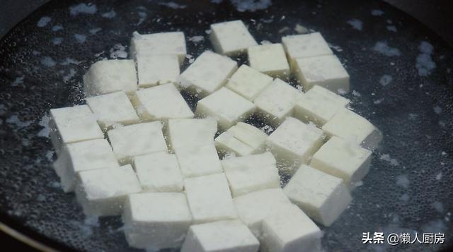 草莓別直接吃，加一塊豆腐炒一炒，又麻又辣又酸又甜 熱愛美食 第5张