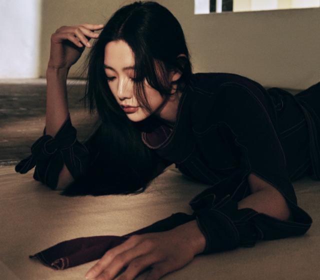斬獲「亞洲第一美女」稱號的她，身材有多性感？一舉一動真撩人 街拍正妹 第5张