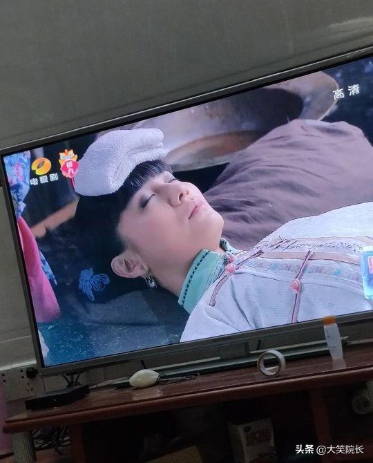 哈哈哈男朋友520送了一对塑料水晶鞋，怎么才能委婉告诉他不喜欢 送女朋友什