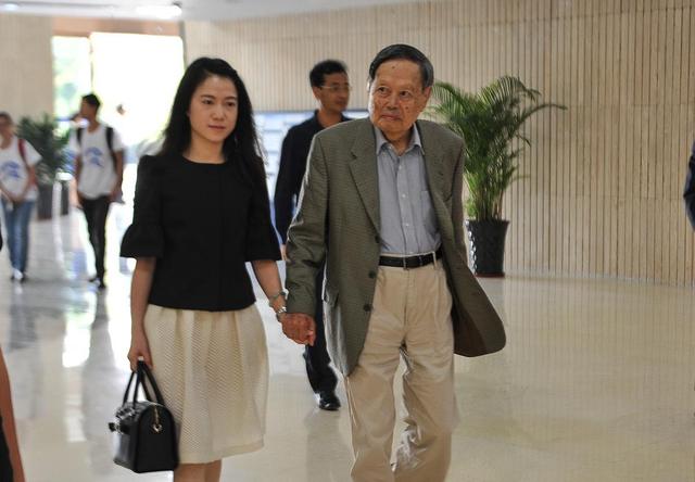 28歲翁帆嫁82歲老者，三觀相符，楊振寧：翁帆是甜蜜的天使 娛樂八卦吃瓜 第1张