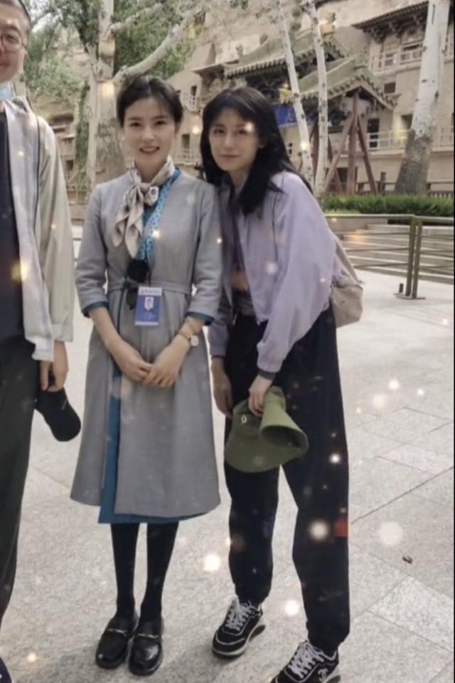 網友偶遇李誕黑尾醬出遊，小夫妻感情甜蜜十足，看來離婚只是謠傳 娛樂八卦吃瓜 第2张