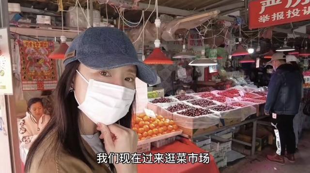 董潔日常太接地氣，和兒子頂頂逛菜市場，頂頂如今長成「小楊洋」 娛樂八卦吃瓜 第2张