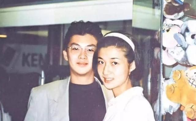 同樣是成龍的孩子，為啥房祖名坐擁220億財產，小龍女卻淪落街頭 娛樂八卦吃瓜 第6张