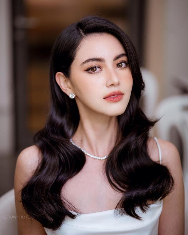 被稱「泰國之花」的她，天使臉龐+魔鬼身材，完美腰身驚艷所有人 街拍正妹 第2张