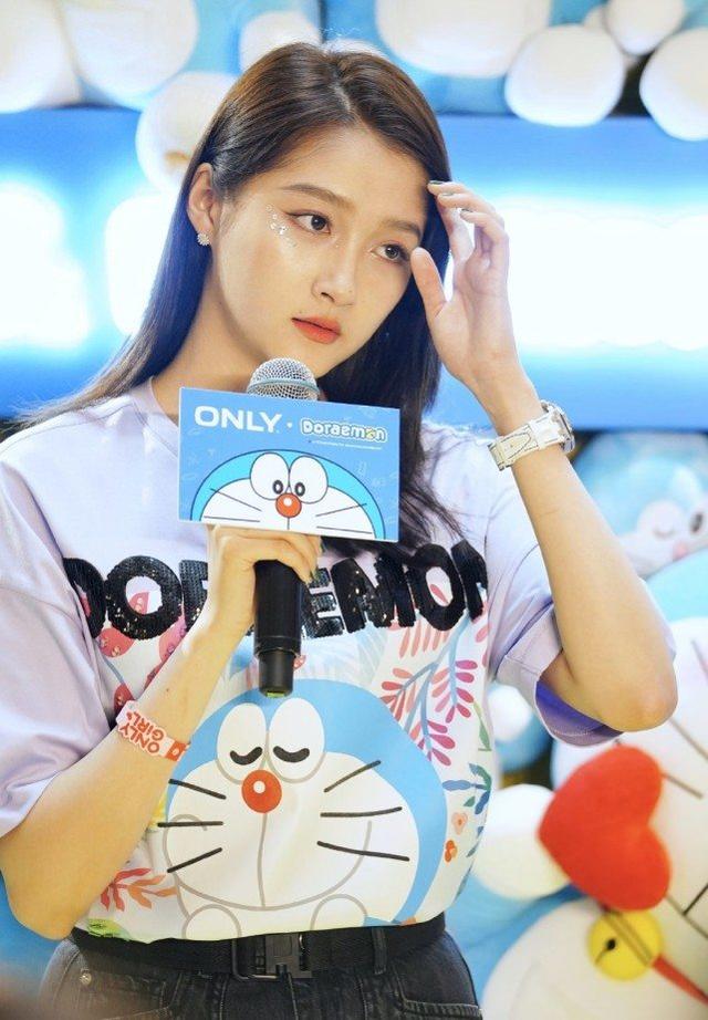「國民閨女」關曉彤胖不少！為品牌站台生圖曝光，發福臉胖太吃虧 娛樂八卦吃瓜 第1张