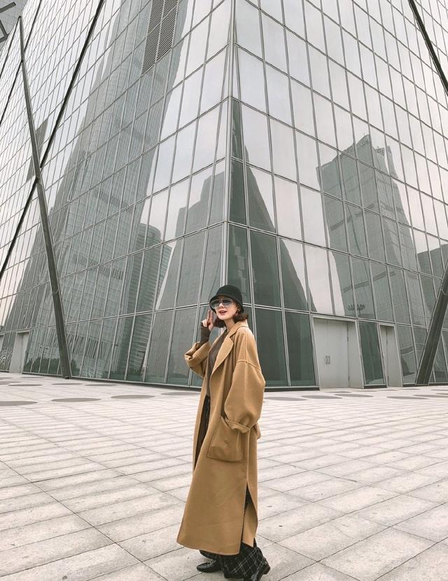 43歲程莉莎穿高叉旗袍，緊致身材像20歲少女，瑜伽讓她逆生長 街拍正妹 第8张