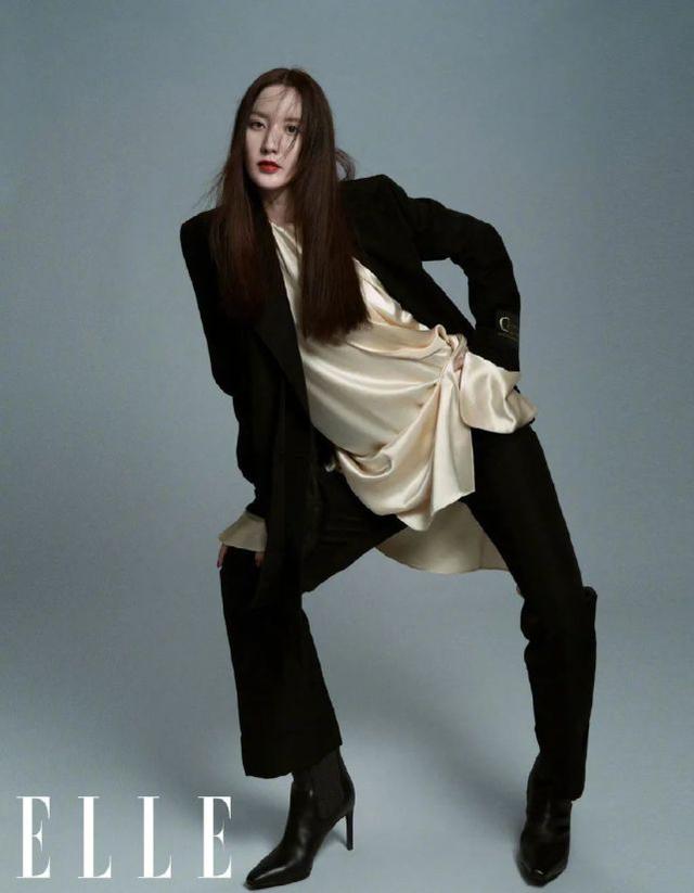 伊能靜、張萌大片曝光，性感穿搭大秀女人味，不愧是「作精姐妹」 娛樂八卦吃瓜 第7张