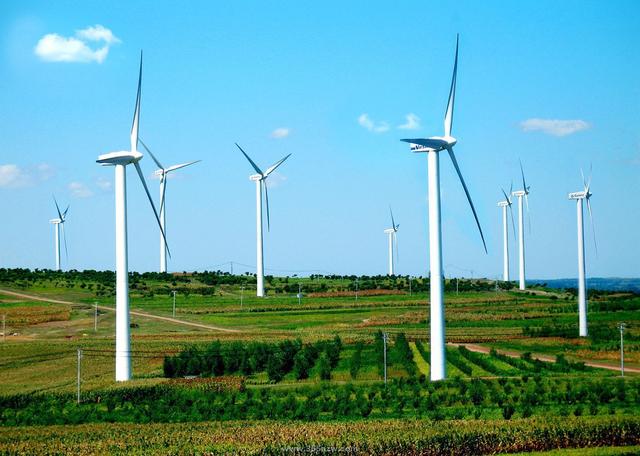 核反应方程式写法（1公斤铀235裂变后能释放多少能量）