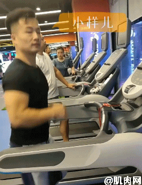 肌肉男健身時暗中較勁：健身房不攀比和公園有什麼區別？ 健身減肥達人 第7张