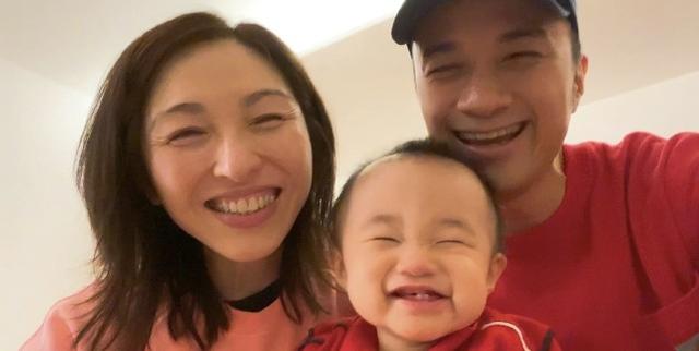 容祖兒曬和古巨基父子合影，49歲古巨基成奶爸，帶娃不工作 娛樂八卦吃瓜 第6张