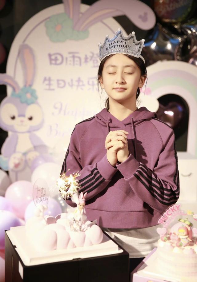 田亮夫婦為森碟慶生，13歲森碟越長越「男相」，五官似田亮翻版 娛樂八卦吃瓜 第1张