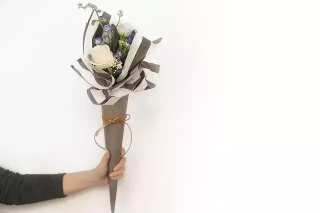 礼物怎么包装,礼物纸怎么包装