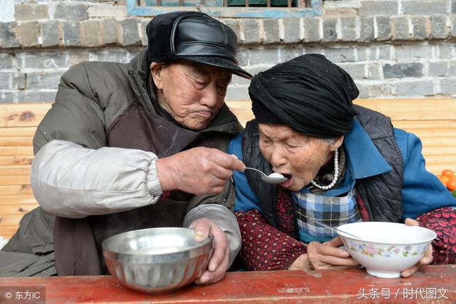 情人节送什么巧克力百岁老夫妻的情人节礼物：贯穿了一辈子的生活，记载了