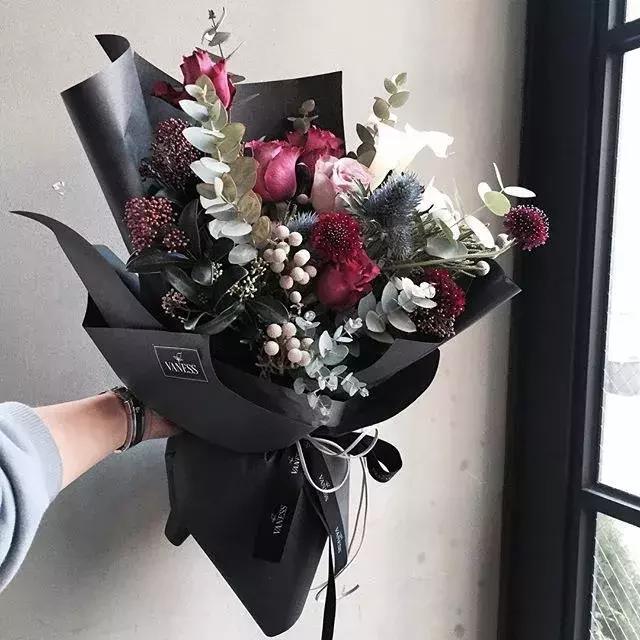 情人节礼物送什么情人节到了各种颜色玫瑰花语，你一定知道！