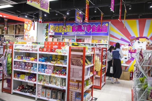 一折拥有“零食自由”，年轻人抠门抠出一个千亿市场
