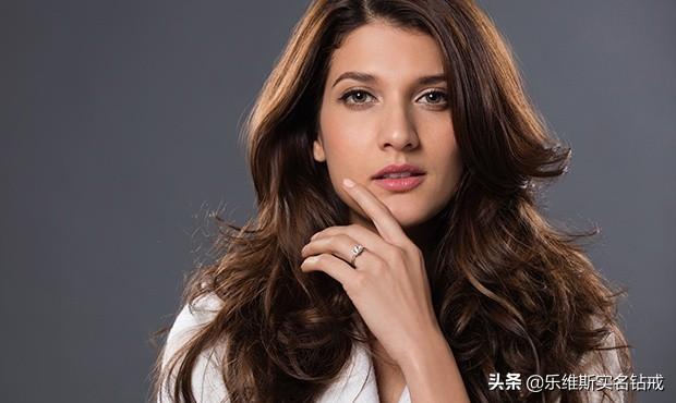 圣诞节来临哪些礼物受女生青睐？男生们如何选铂金戒指？ 送女朋友礼物