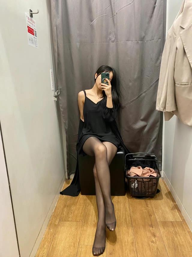 优衣库试衣间怎么用（优衣库的试衣间这么大啊）