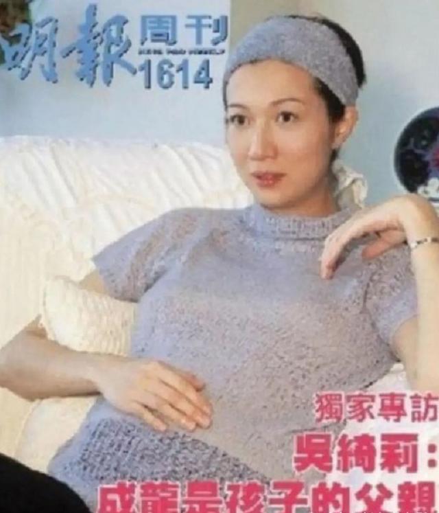 同樣是成龍的孩子，為啥房祖名坐擁220億財產，小龍女卻淪落街頭 娛樂八卦吃瓜 第12张