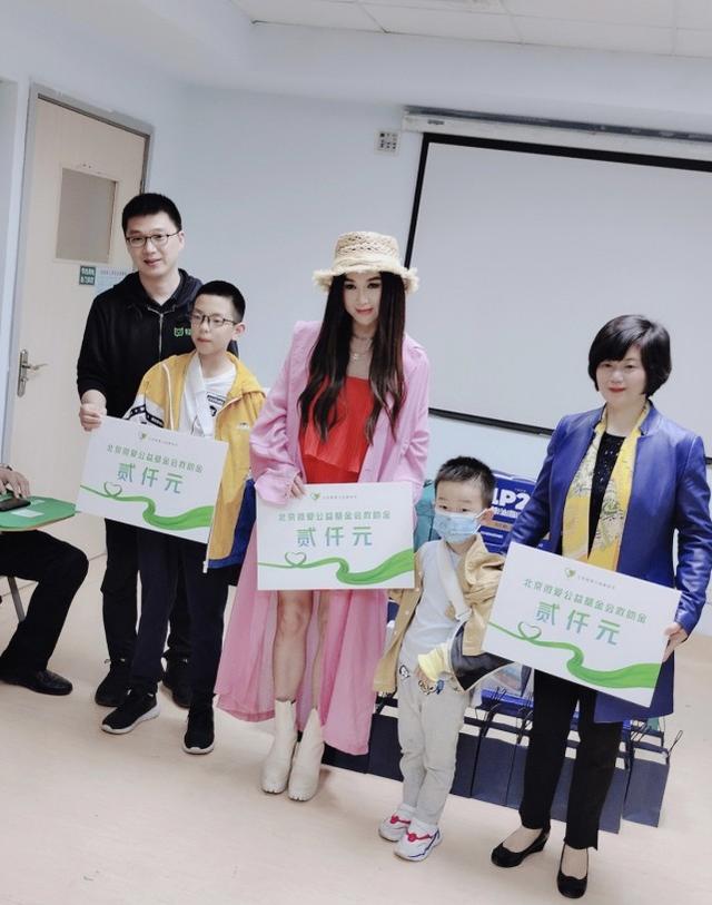 溫碧霞曬18歲舊照，和55歲的她幾乎沒區別，真正的凍齡女神 娛樂八卦吃瓜 第6张