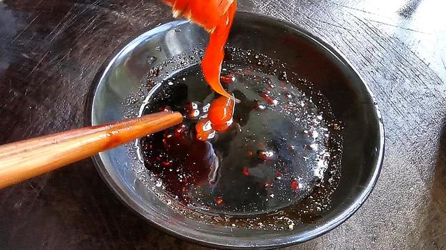 广西“螺蛳粉”不要煮着吃，大厨教你炒着吃，一盘不够吃，收藏了