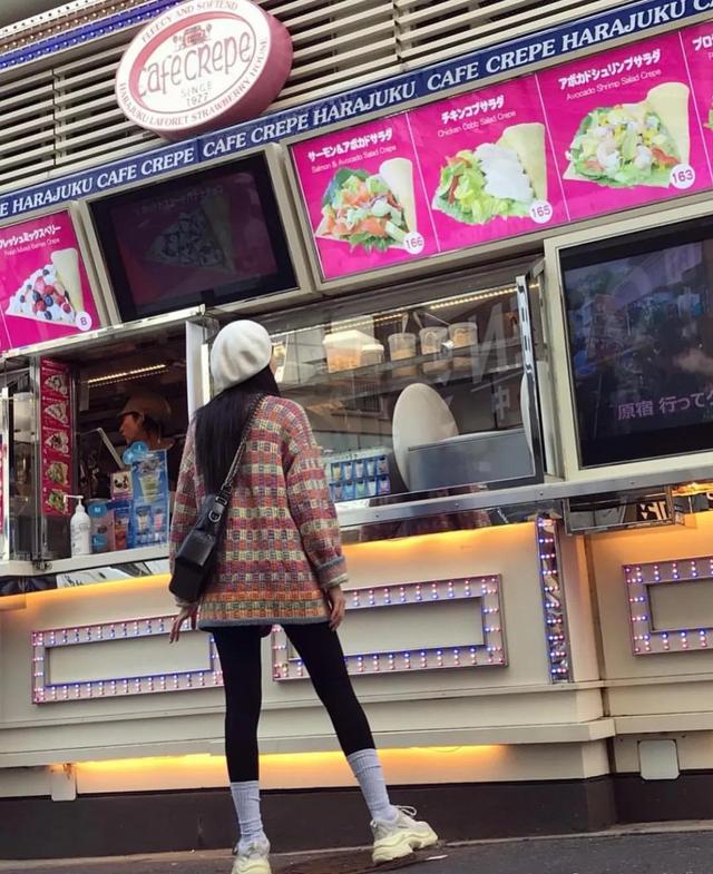 泫雅與肌肉男貼身大跳熱舞，火辣身材讓人直呼太撩了 街拍正妹 第3张
