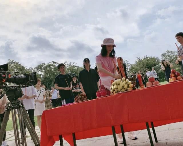 姚晨不愧「時髦辣媽」，近照穿超短褲秀美腿，身材哪像40歲？ 娛樂八卦吃瓜 第6张