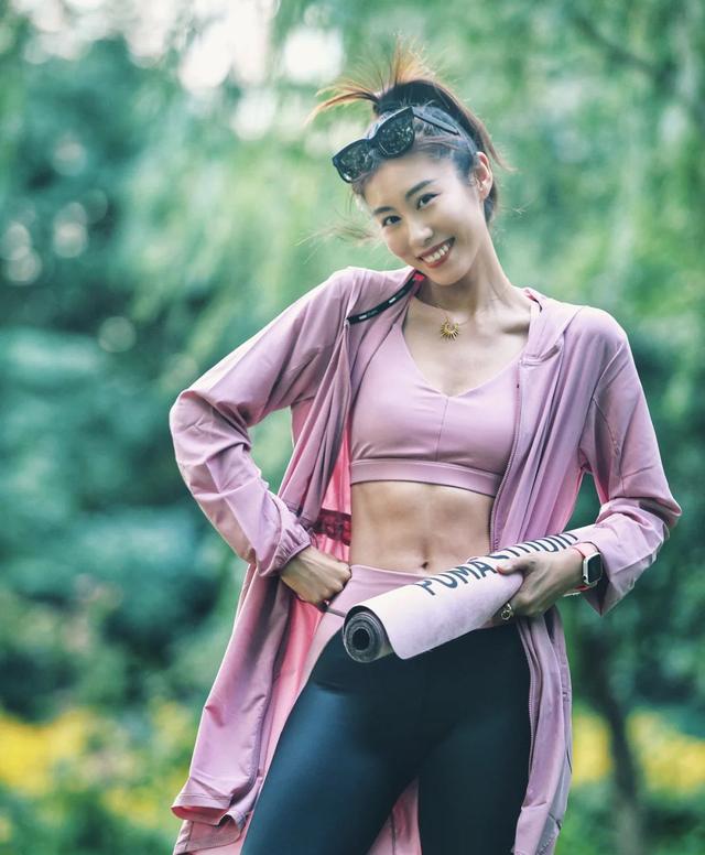 這位身高170的美女運動博主，九頭身、大長腿真吸晴，堪稱尤物 街拍正妹 第4张
