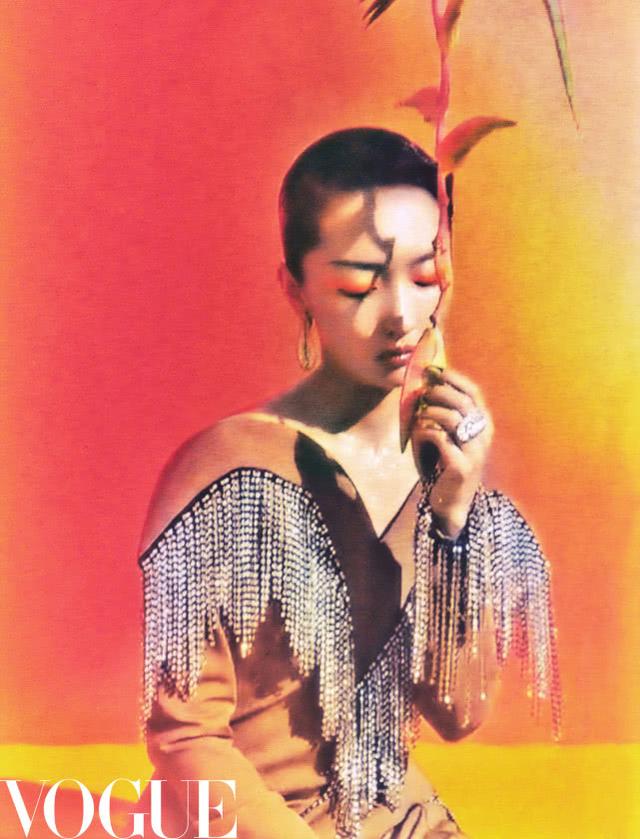 周冬雨七月封面大片釋出！演繹魅力復古名媛，色彩明麗藝術張力強 娛樂八卦吃瓜 第7张