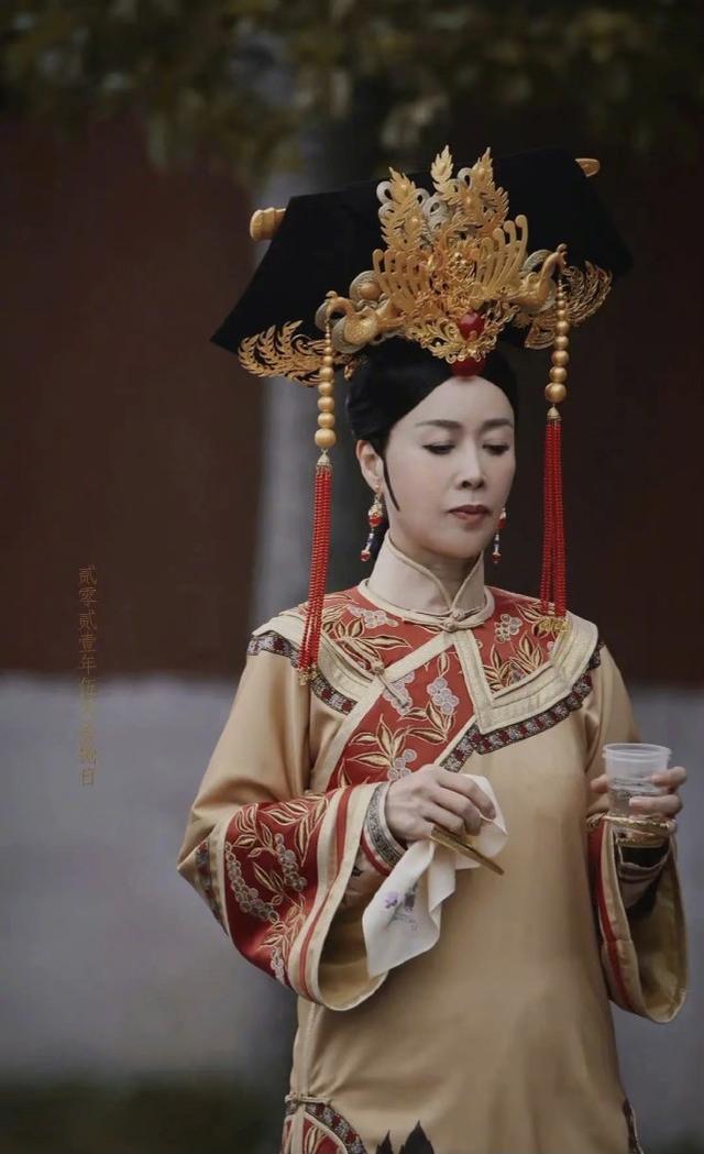 「歌壇大姐大」那英變娘娘，穿古裝派頭十足，網友：有皇後的氣場 娛樂八卦吃瓜 第2张