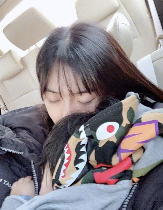 Angelababy當媽太稱職！工作再忙也不忘帶娃，和小海綿感情深 娛樂八卦吃瓜 第6张