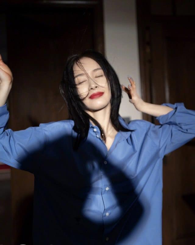 王子文曬瑜伽美照！身穿短款背心搭緊身瑜伽褲，姿勢難度盡顯功底 娛樂八卦吃瓜 第8张