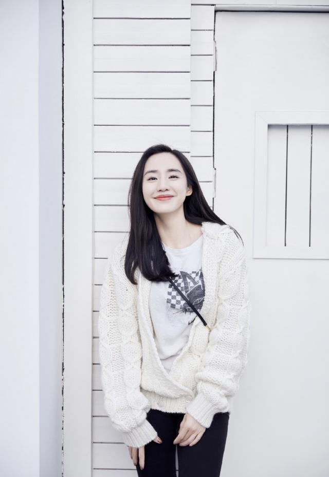 王智帶3歲女兒拍寫真，穿母女裝扎同款發型一樣甜美，母女似姐妹 娛樂八卦吃瓜 第8张