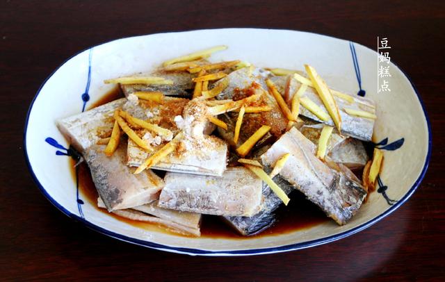 煎帶魚，這方法真是簡單又方便，用油少，不腥還特別入味 熱愛美食 第5张