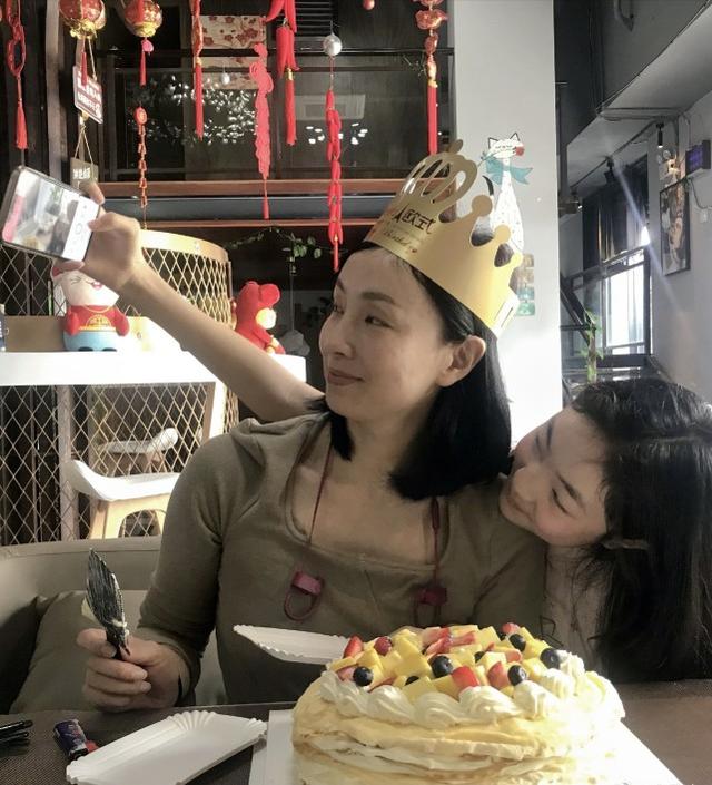 徐崢49歲生日派對超隆重，妻子陶虹全程陪伴，力破婚變傳聞 娛樂八卦吃瓜 第7张