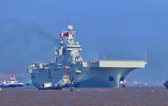 谁才是最强两栖攻击舰对比美国级我国海南舰的优缺点在哪里