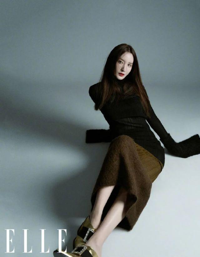 伊能靜、張萌大片曝光，性感穿搭大秀女人味，不愧是「作精姐妹」 娛樂八卦吃瓜 第8张