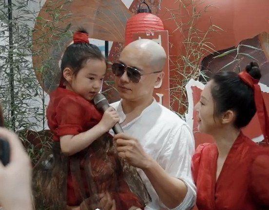 董璇高雲翔離婚後首合體，為女兒慶5歲生日，高雲翔剃光頭變路人 娛樂八卦吃瓜 第7张