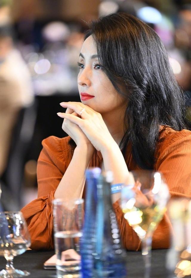 49歲陶虹生圖沒壓力，和年輕女星比美不輸，童瑤越來越有氣場 娛樂八卦吃瓜 第1张