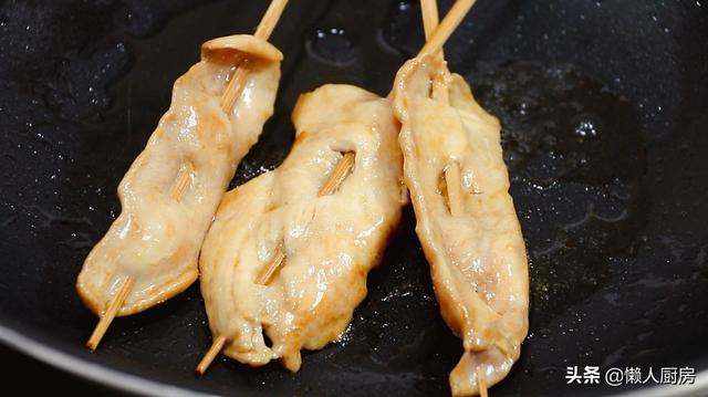 雞胸肉片成大薄片，扔進鍋里瞬間變美食，家人都夸好吃，真解饞 熱愛美食 第13张
