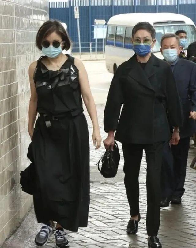 66歲林青霞現身賭王葬禮，身穿黑色套裝低調灑脫，氣場強大狀態好 娛樂八卦吃瓜 第5张
