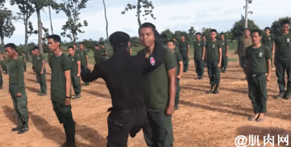 泰國徵兵現場竟然有那麼多漂亮的「小姐姐」，知道真相後笑了 街拍正妹 第19张