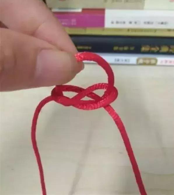 一个耳朵的蝴蝶结怎么打,蝴蝶结的打法步骤