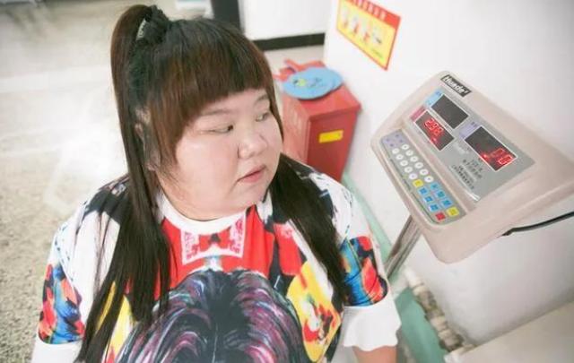 “School Flower“ Chen Wanzhi: 1.55 meters high and weighing more than 300 kilograms, sleeping on 2 beds, how are the couples now?