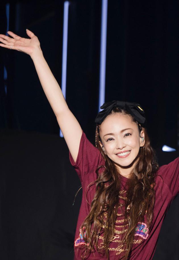 最美辣媽安室奈美惠，少女身材元氣滿滿，你能相信她已經44歲了嗎 街拍正妹 第1张