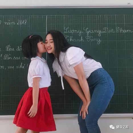 26歲女老師輪廓健美，身材玲瓏有致，一看就是常年健身的結果 街拍正妹 第9张