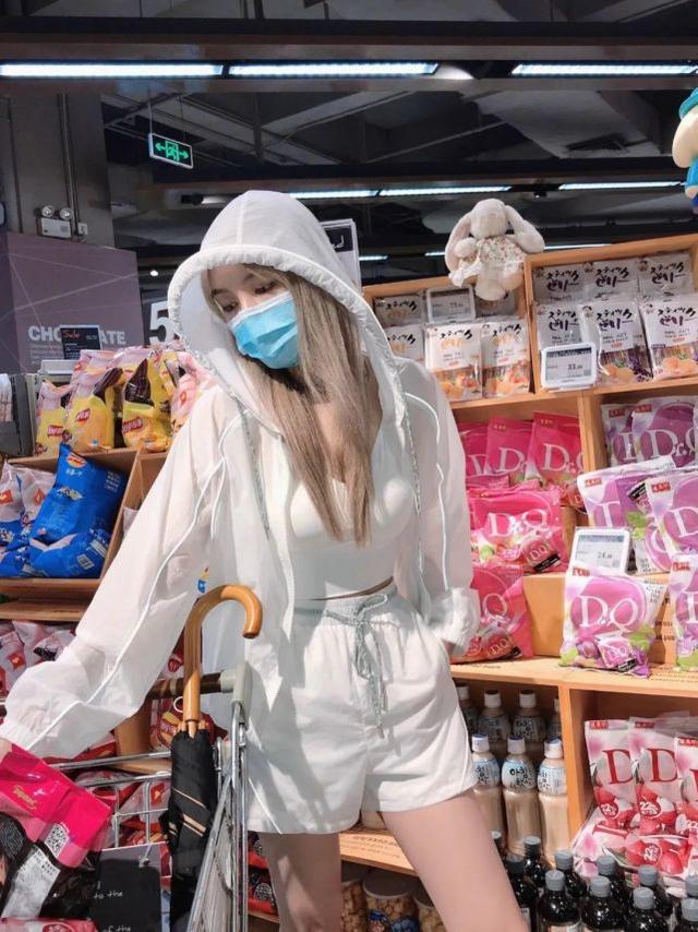 周揚青寫真照美翻了！羊毛卷配紫套裝像洋娃娃，真替羅志祥後悔 娛樂八卦吃瓜 第8张