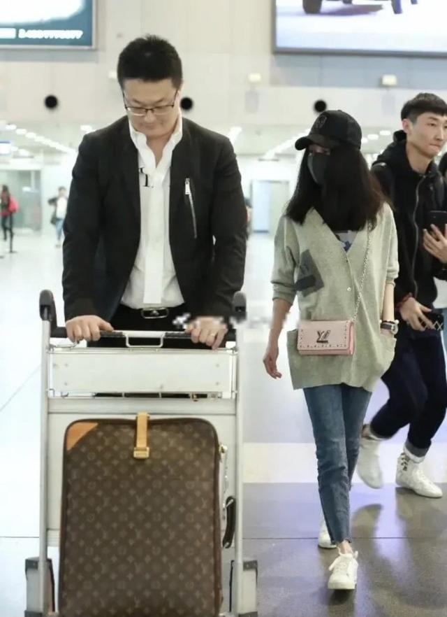 姚笛婚後復出拍戲，穿吊帶裙身材纖瘦，網友：被丑聞耽誤的女星 娛樂八卦吃瓜 第6张